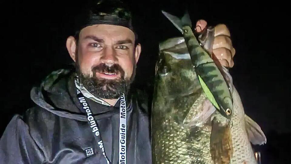 Snohomish angler hauls in massive bass at night