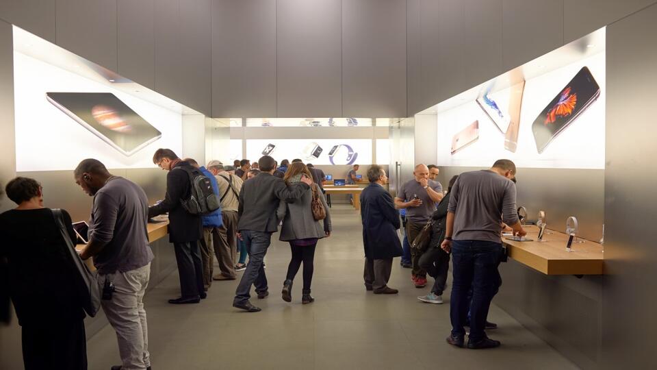 Apple’s Store Shuffle: What’s Up?