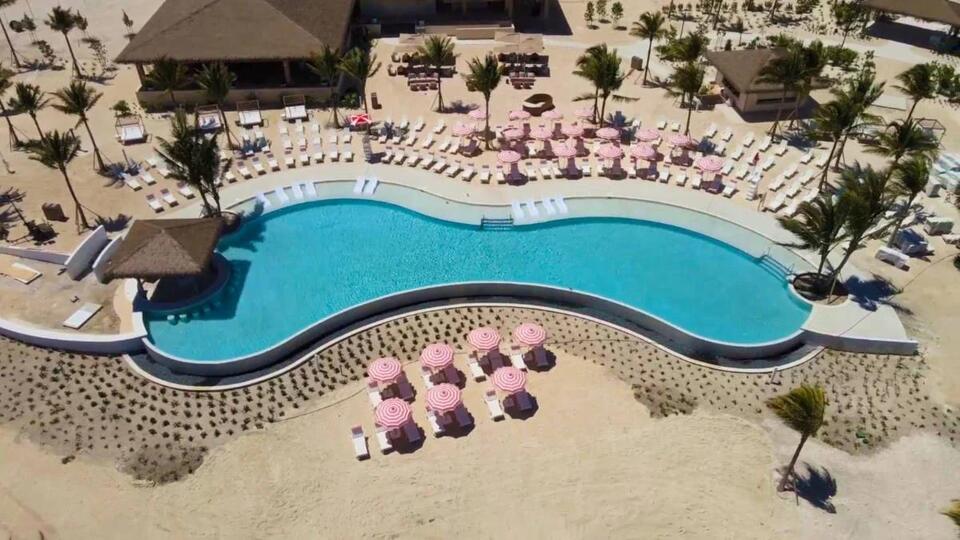 Pearl Cove Beach Club Closed for Mystery Event!