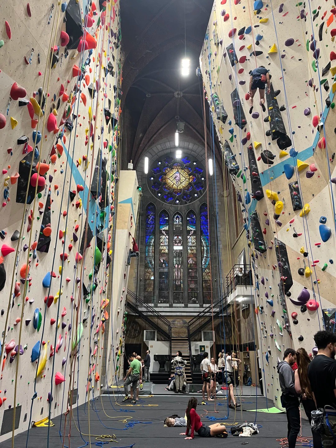 So I checked out this climbing gym in Brussels called Maniak Padoue—it’s actually inside a church, which is kinda wild.