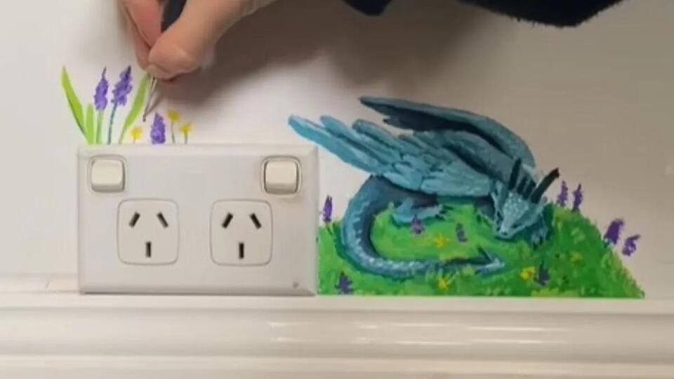 Mom’s Hidden Art Sparks Parenting Debate 🎨