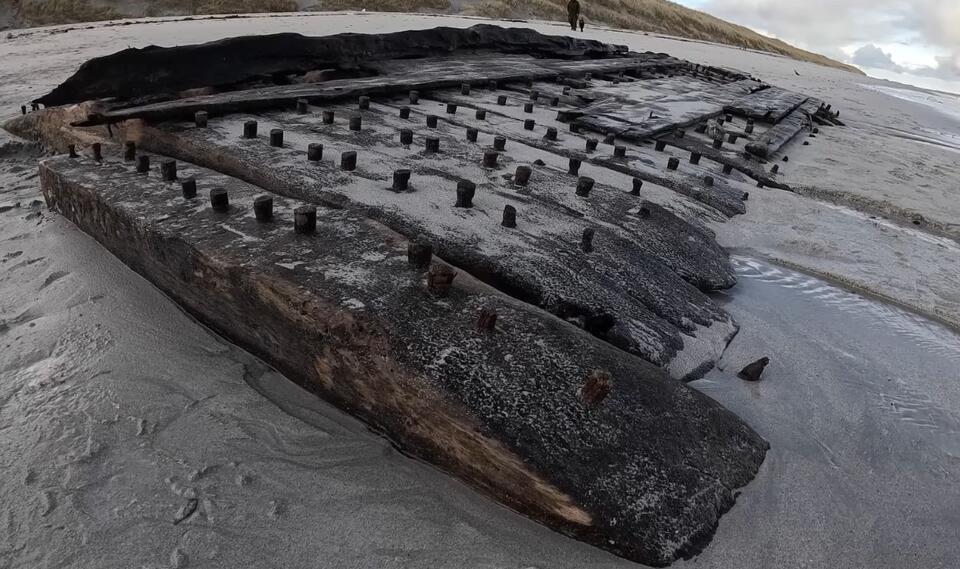Kid Finds 250-Year-Old Shipwreck!