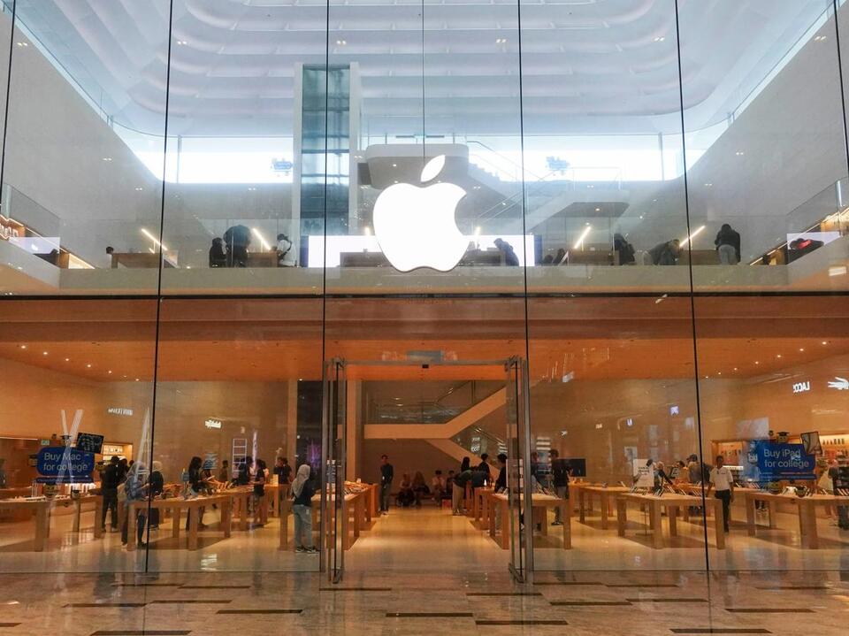 Is Apple Losing the AI Arms Race?