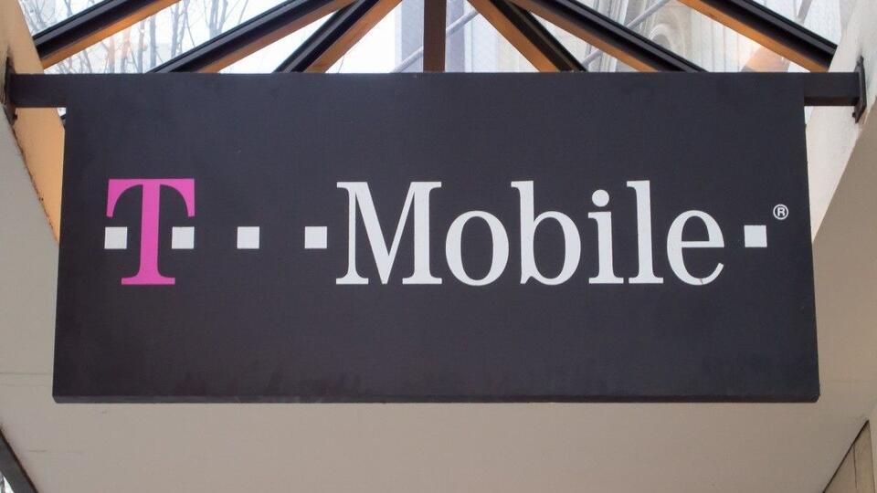 Samsung vs Motorola: Who Wins Satellite MMS?
