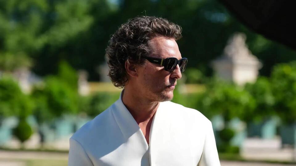 McConaughey’s Book Tour Drama? 🎤