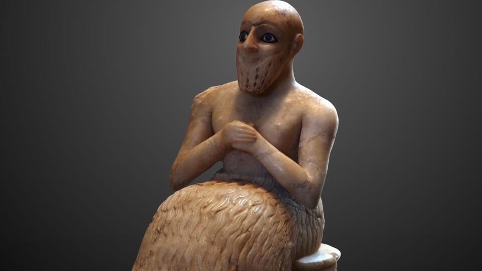 Ancient Statues: Hidden Celebrity Drama? 🗿