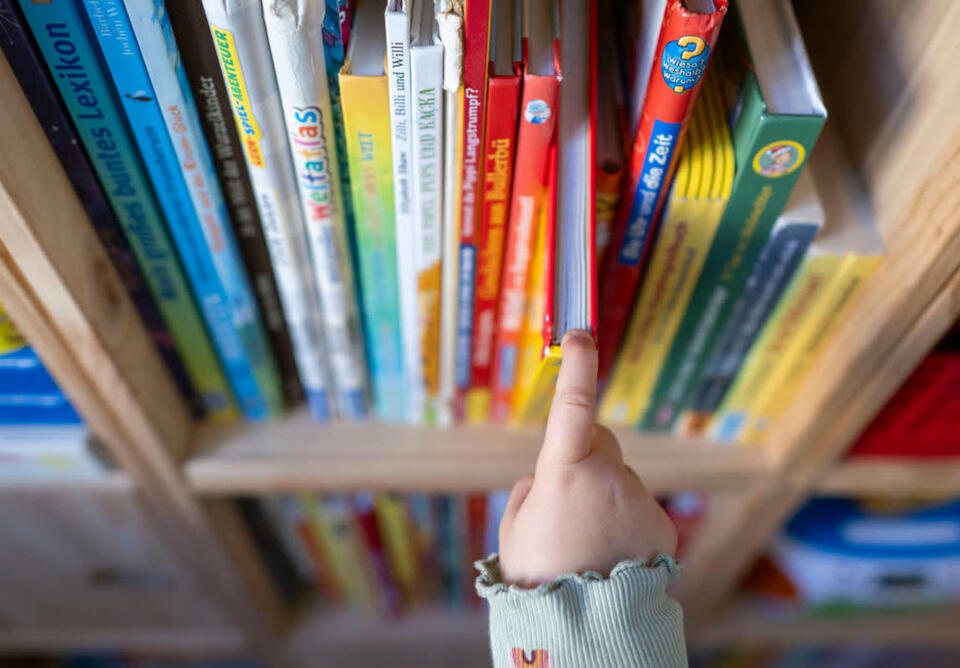 Allan Ahlberg’s Legacy Sparks Fandom Debate 📚