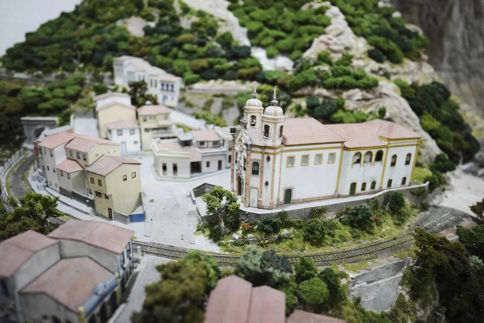Miniature Drama: Is Wunderland Too Real? 🤔