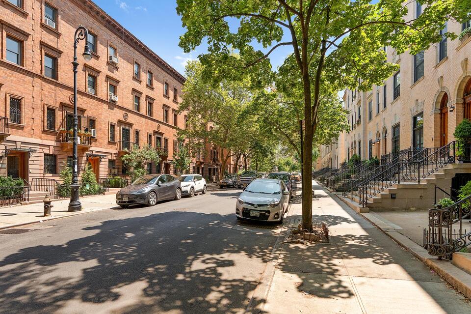 Bob Dylan’s Harlem home hits the market