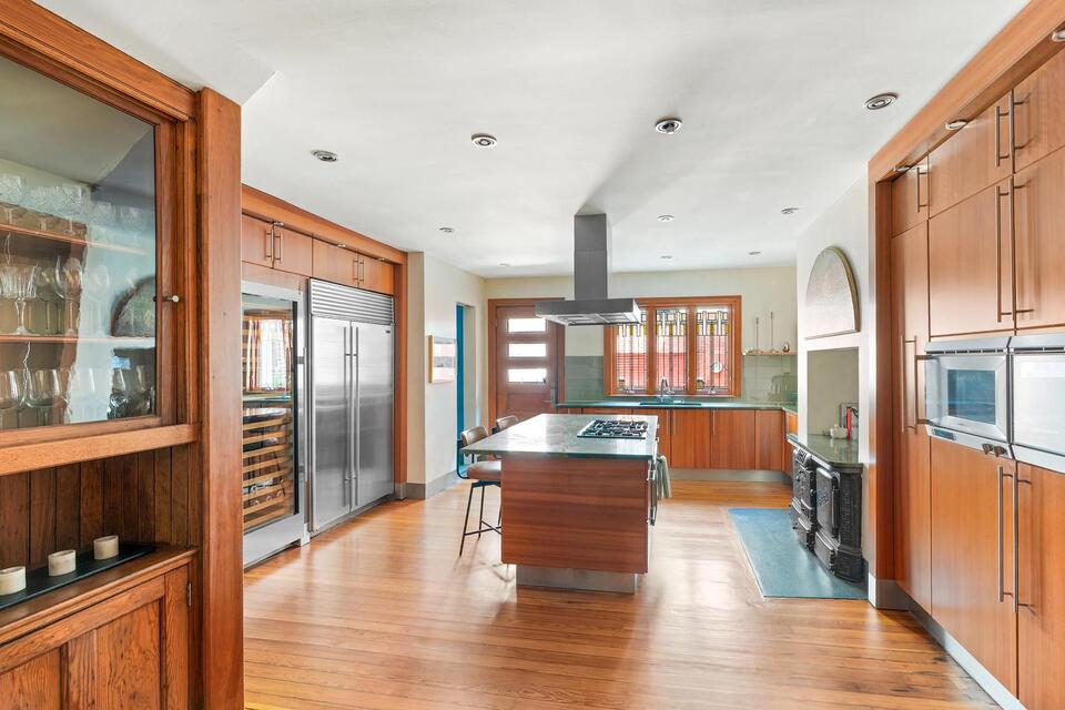 Bob Dylan’s Harlem home hits the market