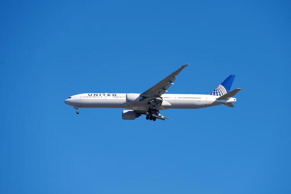Plane Turns Back After Fumes Fill Galley