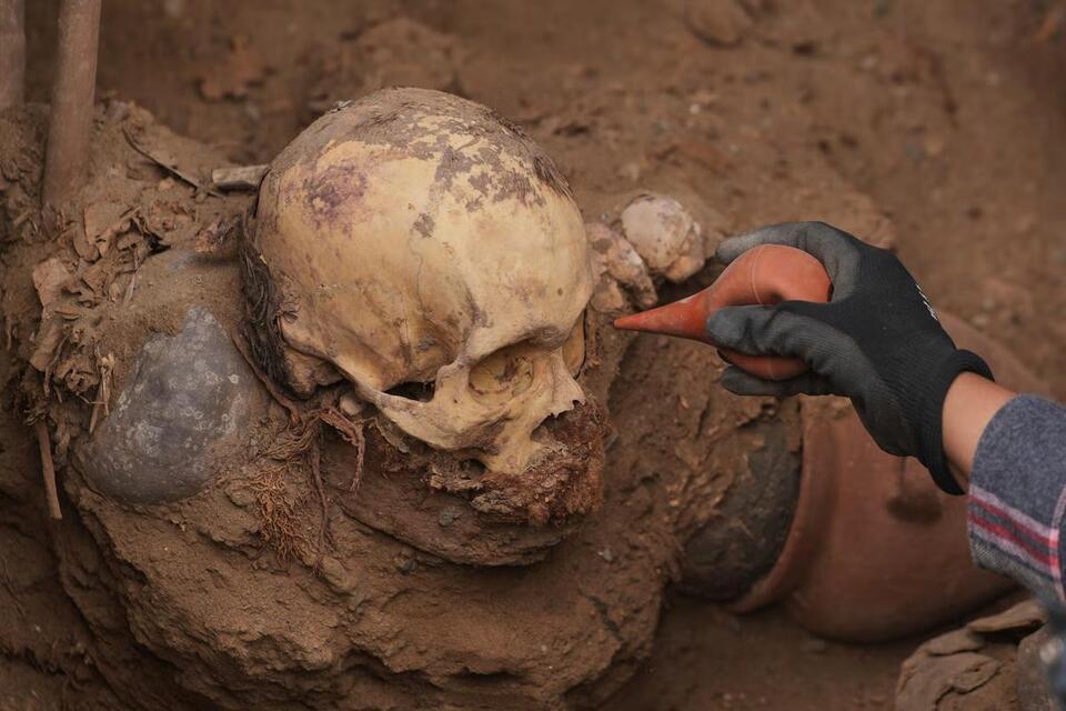Peru’s Gas Works Turn Up Ancient Tombs