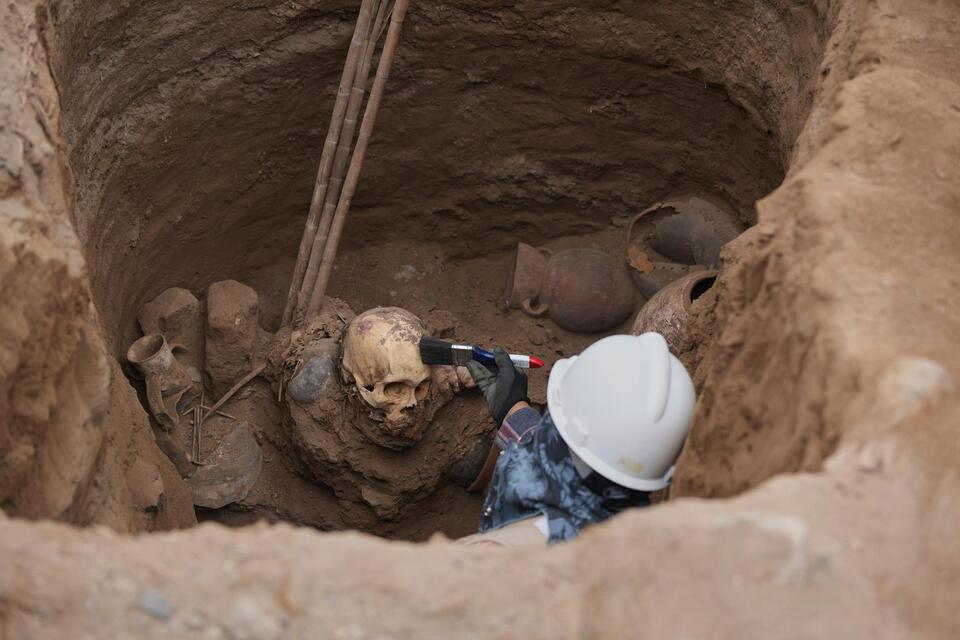 Peru’s Gas Works Turn Up Ancient Tombs