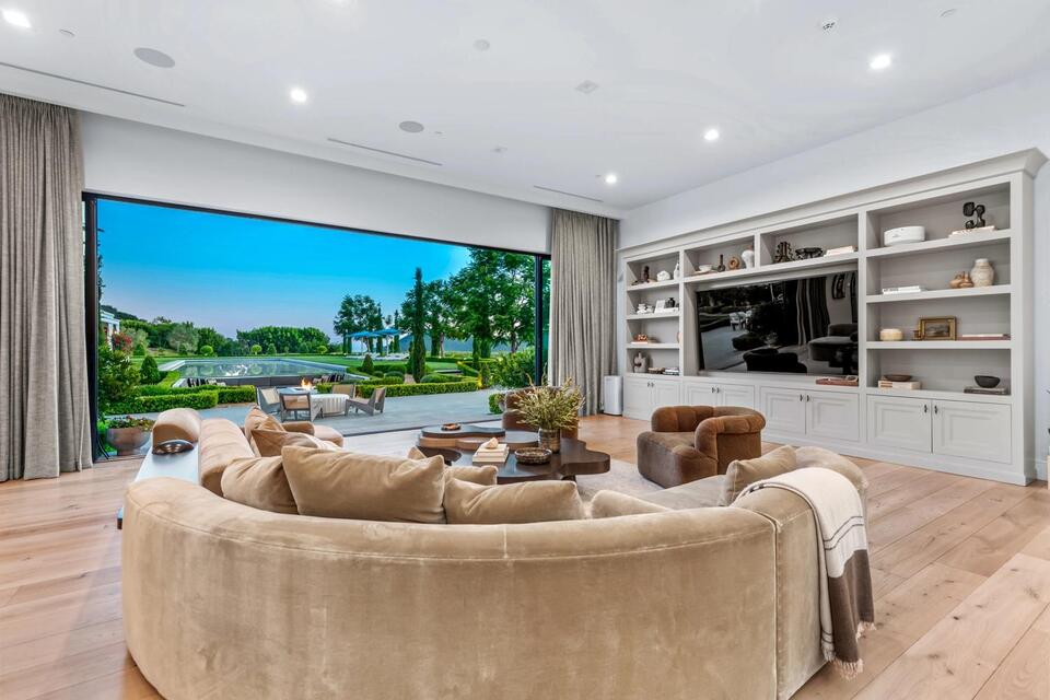 Inside Anthony Davis’ $40M LA mansion sale