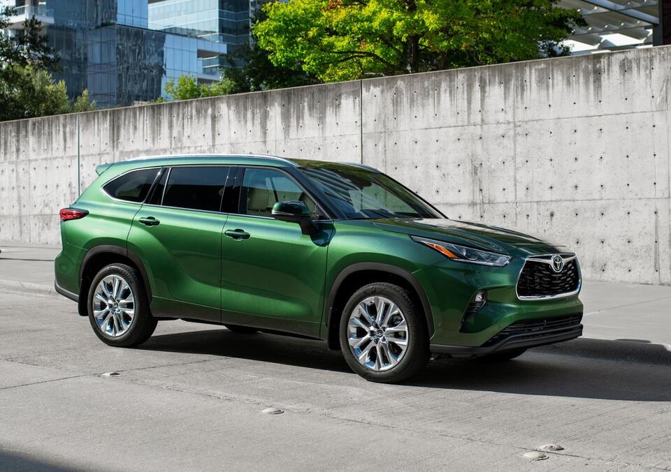 Toyota’s Highlander Is Getting an Electric Glow-Up