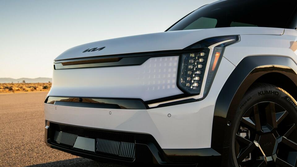 Kia’s Gas Cars Are Outselling Their EVs!
