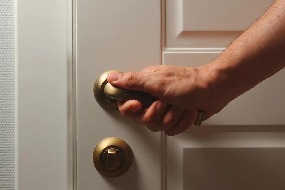 He Kicked Out His Ex—Is He the Bad Guy?
