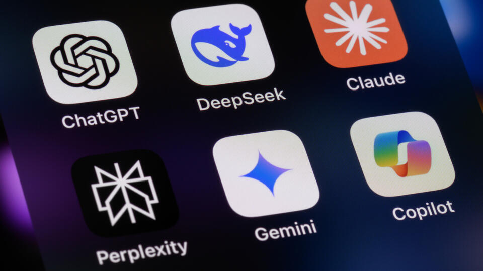Is Apple’s AI Comeback a Sure Bet?