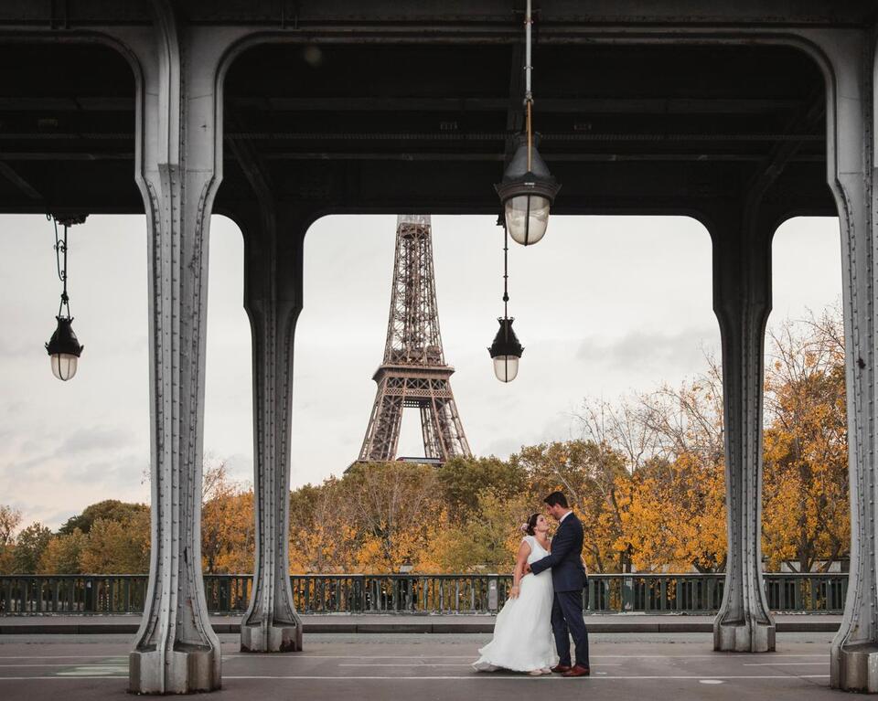 Would You Sell Wedding Invites to Strangers?