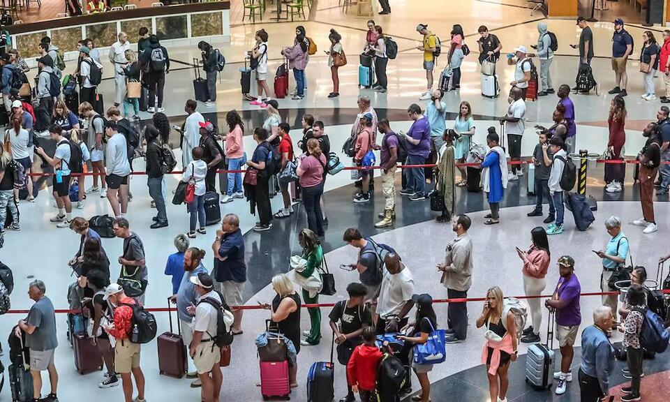 Travel headaches mount at Atlanta airport