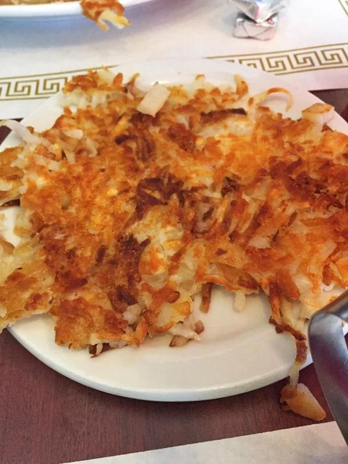 Columbus locals swear by Stav’s biscuits & gravy