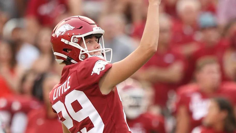 Arkansas Razorbacks put faith in freshman kicker