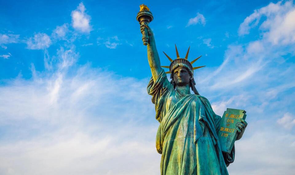 Statue of Liberty Photo Drama Explained 📸