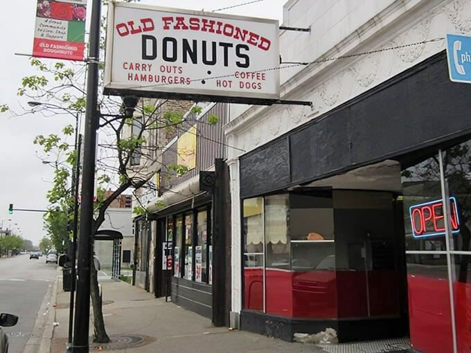 Chicago’s donut legend: Roseland’s best-kept secret