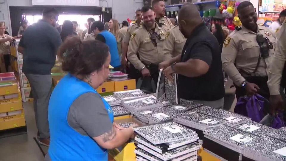 Las Vegas police give back with backpacks