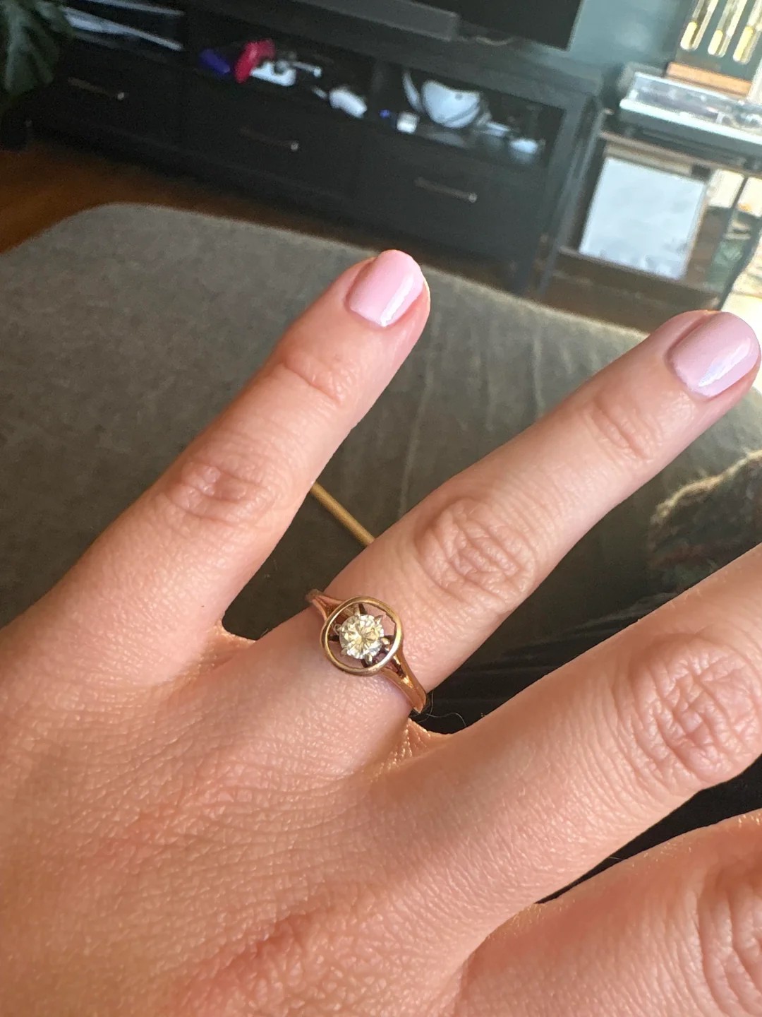 Help identifying this vintage ring setting?
