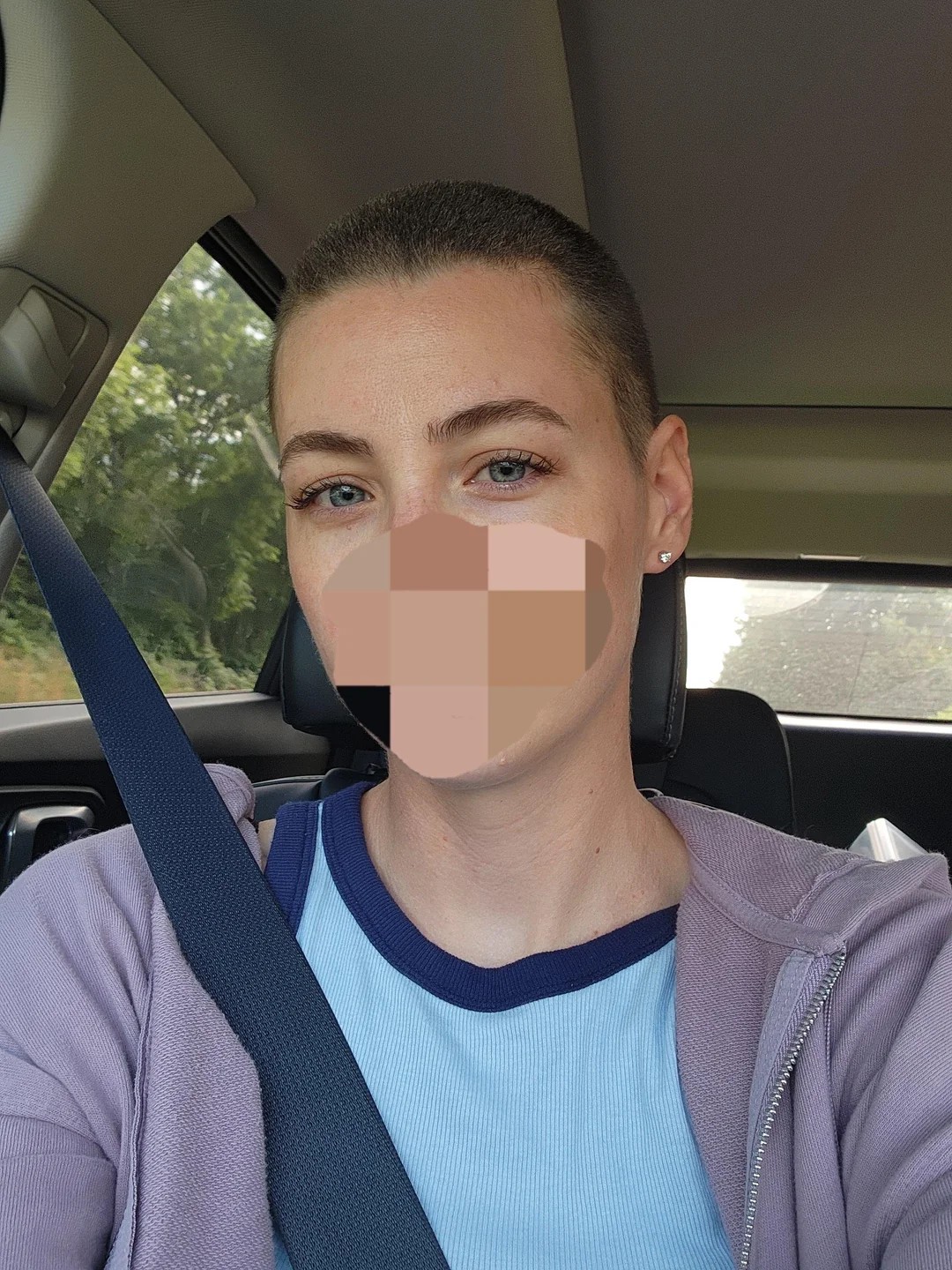 I'm kind of obsessed with girls getting buzz cuts lately...