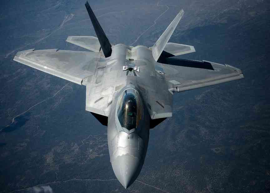 Fighter jet specs don’t win dogfights. Situational dominance does—and the F-22 still owns it.