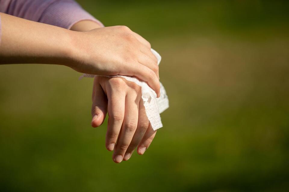 Don’t Use These Wipes on Cuts!