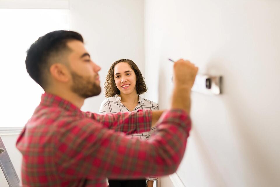 Would You Use Hinge for a Handyman?