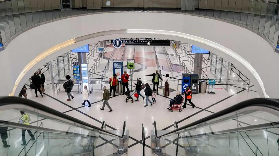Ceiling leak causes checkpoint detour at ATL