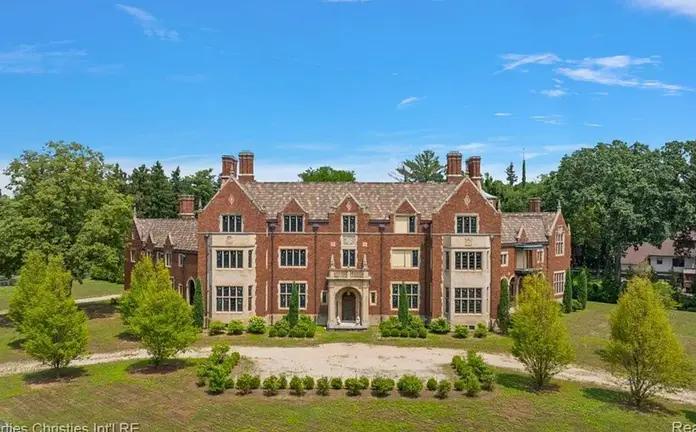 Detroit’s Bishop Mansion: 35,000 sq ft for $1.25M?