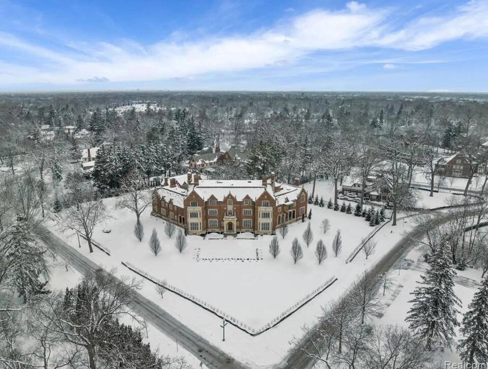 Detroit’s Bishop Mansion: 35,000 sq ft for $1.25M?