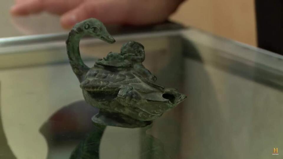 Chumlee’s $400 Offer for Ancient Roman Lamp?!