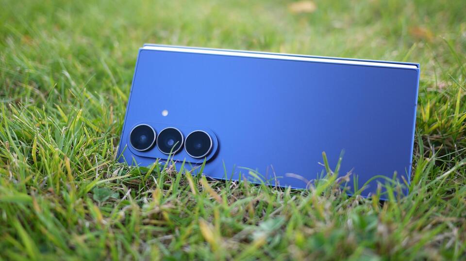 Is the Galaxy Z Flip 7 Really That Tough?