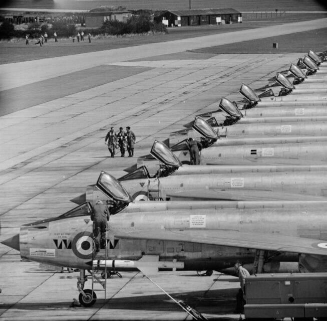 How a Ground Crew Guy Landed a Jet (No Joke)
