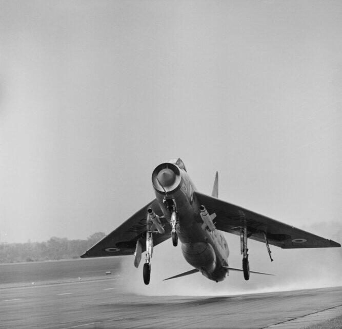 How a Ground Crew Guy Landed a Jet (No Joke)