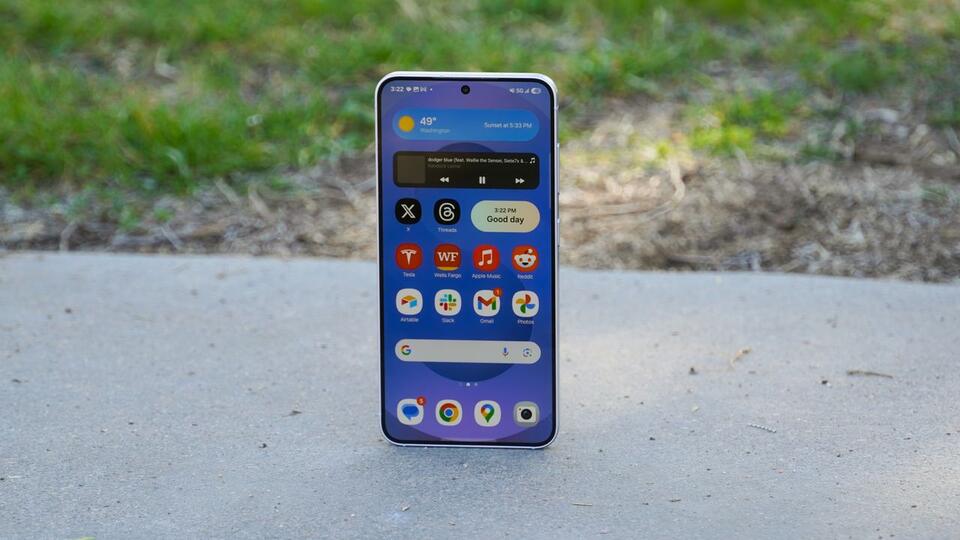 Samsung’s Swipe Navigation: Finally Default?