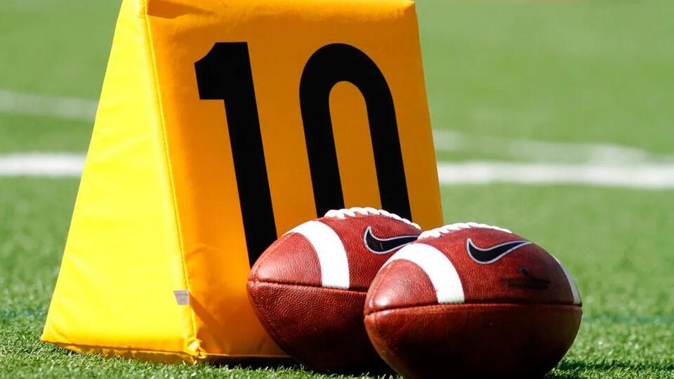 Clemson and USC crack top 15 in coaches’ poll