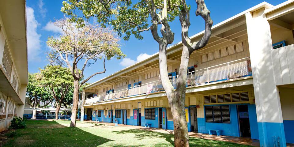 UH athletes bring aloha to first day of school