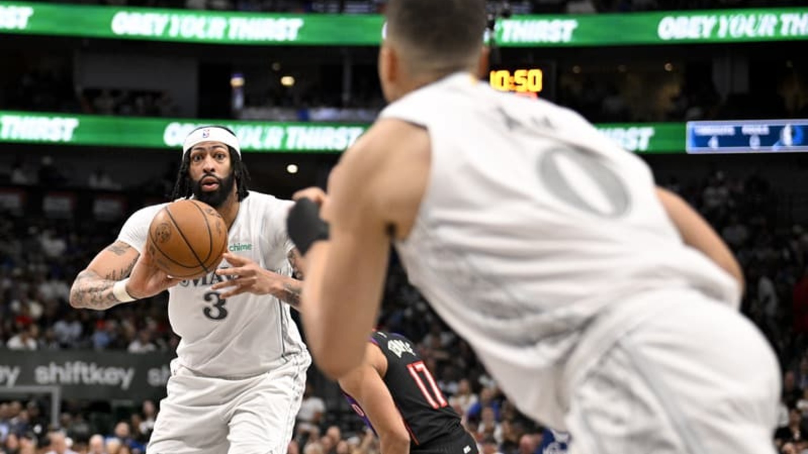 Davis ditches LA—Mavs fans, should we trust him?