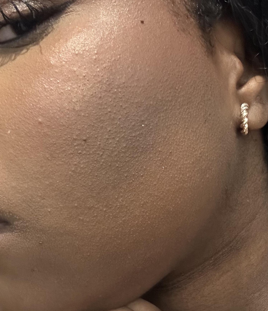 how to stop foundation from showing darkness underneath too quickly