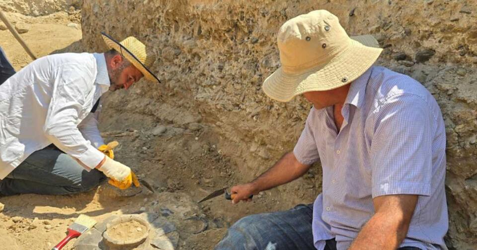 6'6" Bronze Age Warrior Found—With Spear!
