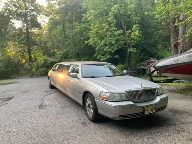 Family of 6 swaps minivan dreams for a limo