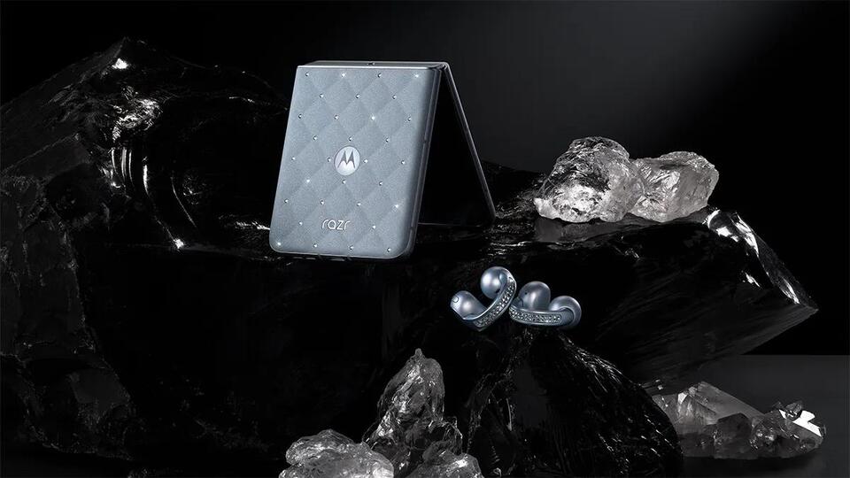 Would You Rock a Crystal Razr?
