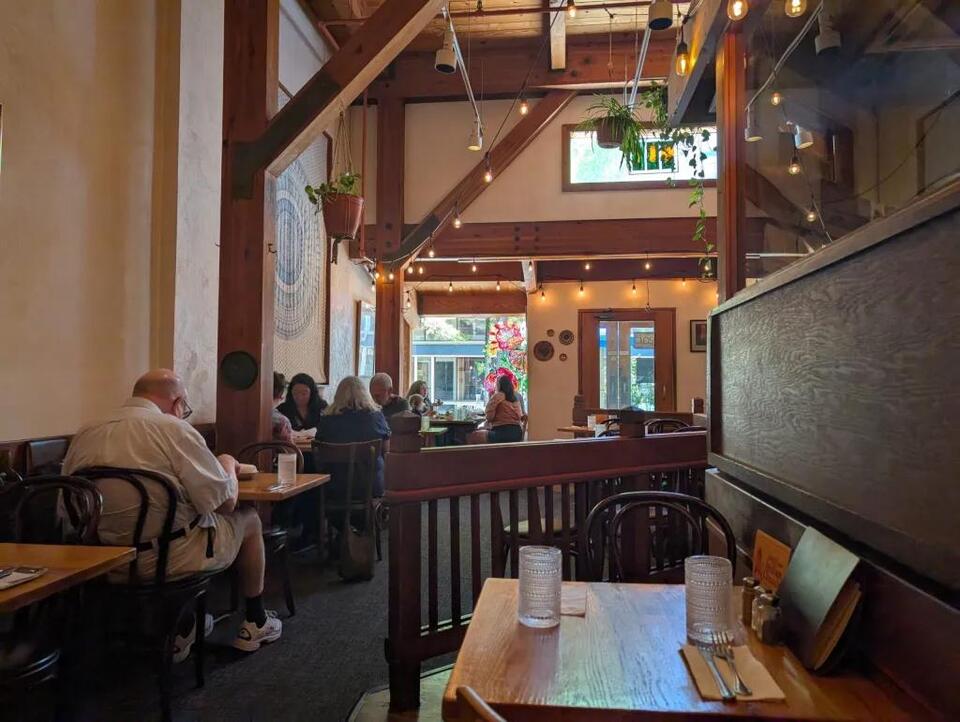 Poppi’s Anatolia goes all-in on Greek flavors